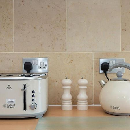 Quaint 2 Bedroom Flat - 9 Minutes Walk To Vauxhall Tube London Eksteriør bilde